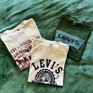 Three Levi’s Logo T-Shirts - Size Large